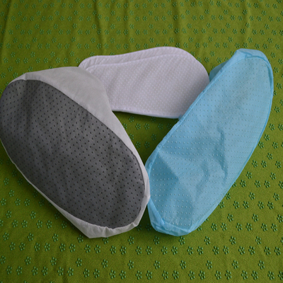 La scarpa eliminabile di anti scivolo riguarda le coperture non tessute della calzatura chirurgica